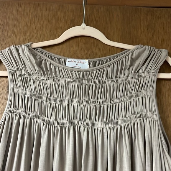 Allie Rose size Medium mocha color sleeveless blouse - Picture 2 of 6